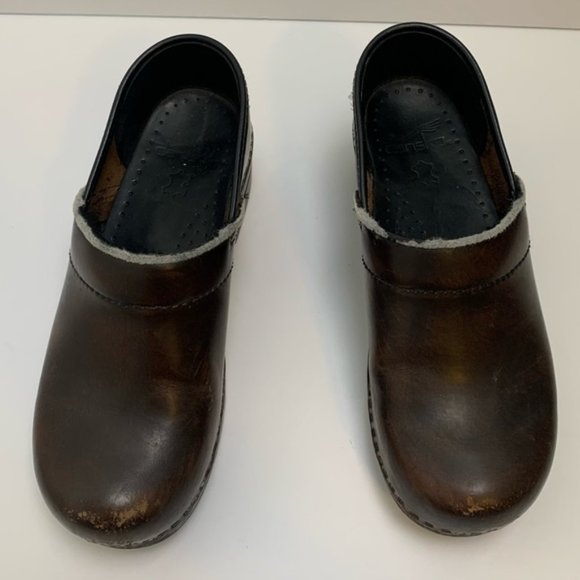 Dansko Brown Classic Clogs - Picture 6 of 8